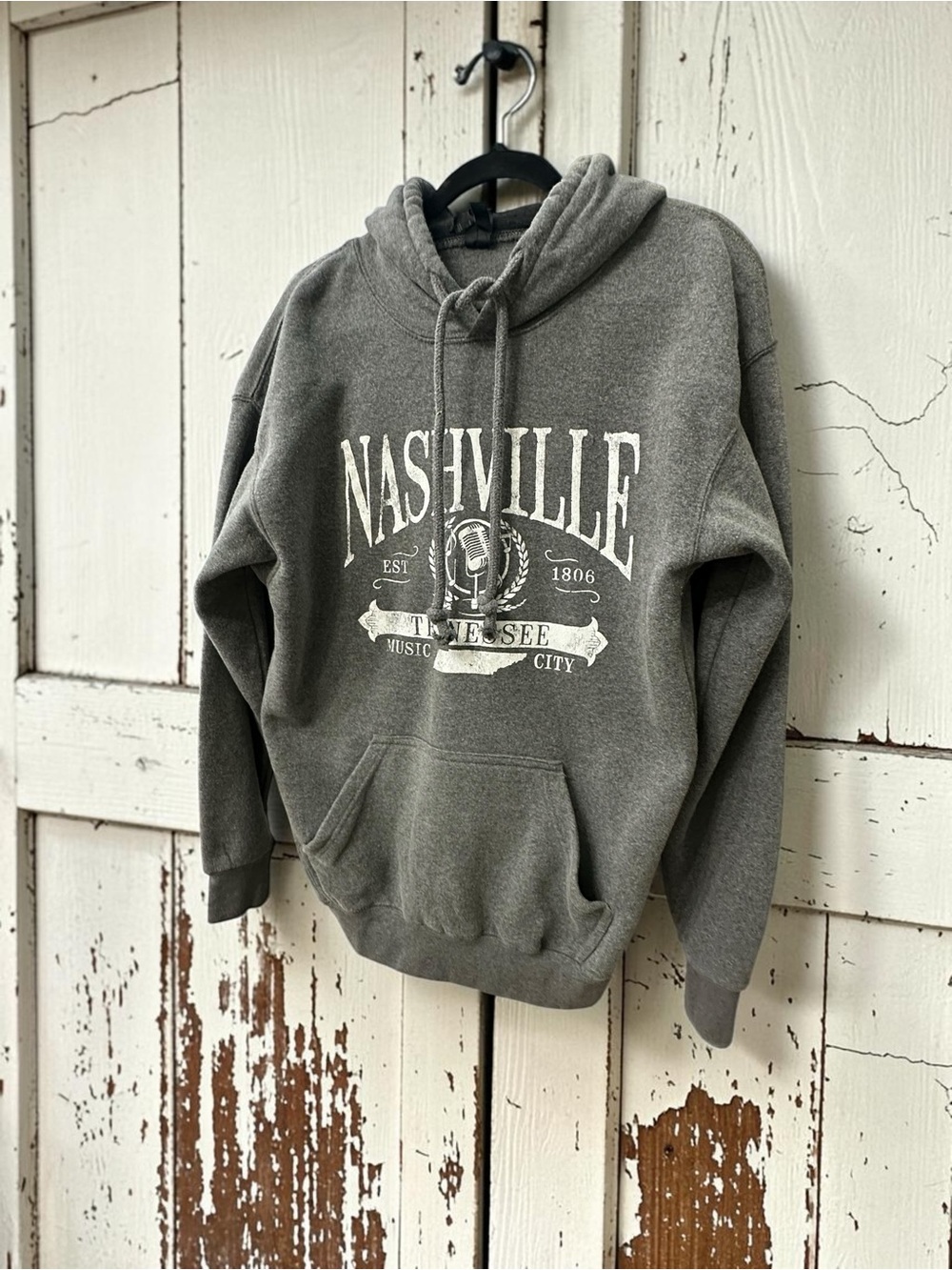 Nashville Tennessee Hoodie Sweatshirt. Gray. Size: Medium
